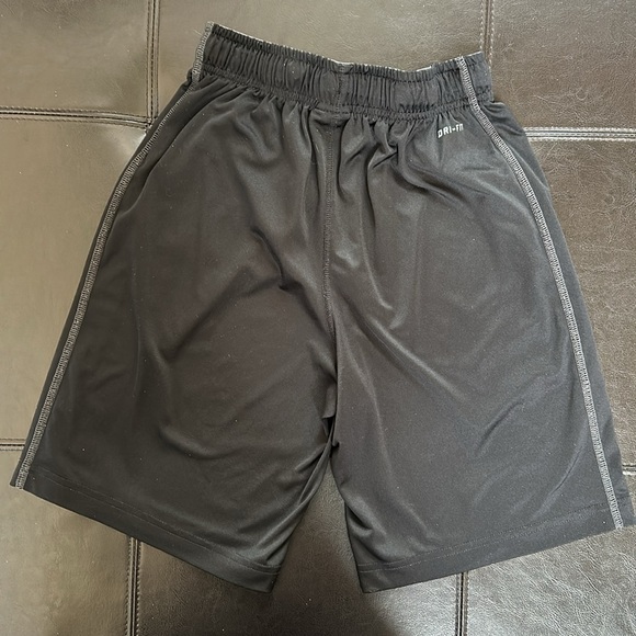 NIKE Dri Fit drawstring shorts - Picture 6 of 10